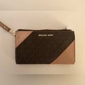 MICHAEL KORS WRISTLET WALLET